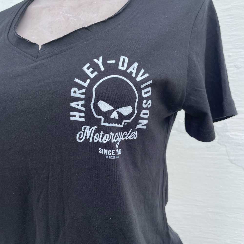 Harley-Davidson Women's Black Skull Tee - Picture 2 of 7